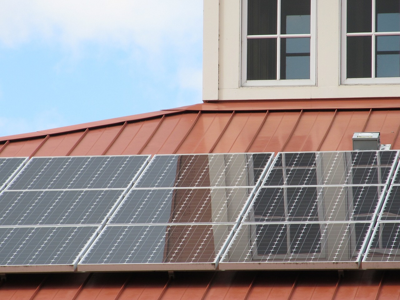 Tašky na střechu z fotovoltaických panelů jsou další z cest, jak získat elektřinu